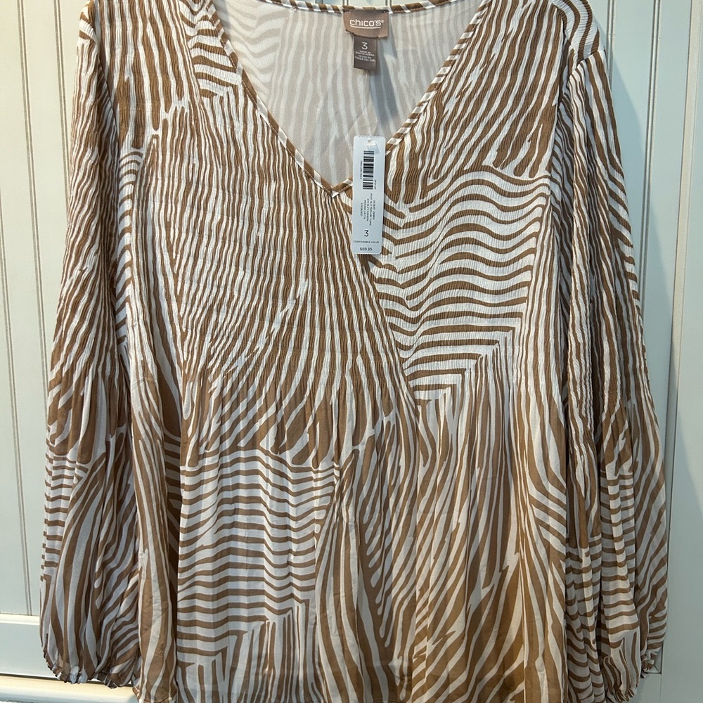 Chico's White and Tan Loosely Pleated 3/4 Sleeve Blouse